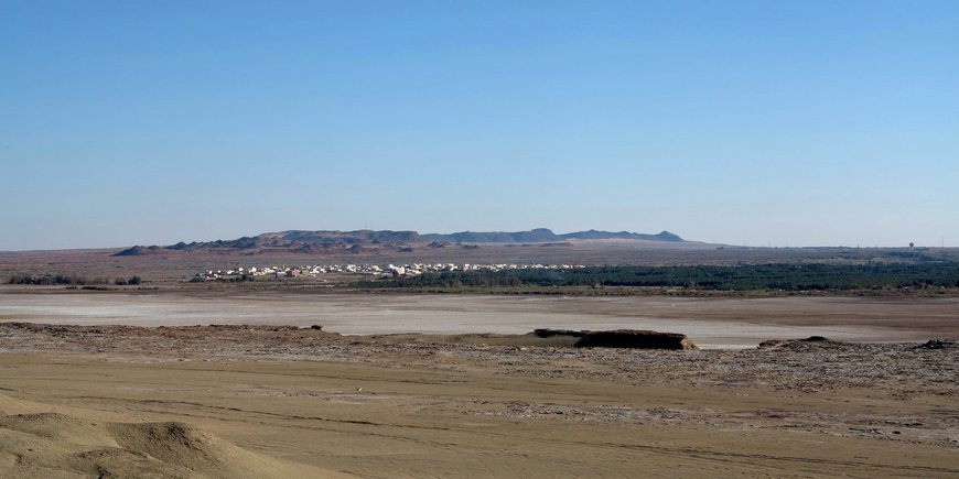 Blick von nördlichen Rand des Paläosees auf die Oase Tayma