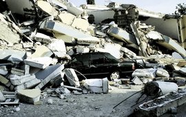 zerstörte Gebäude: Schäden beim Izmit-Beben