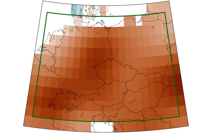 Karte von Mitteleuropa. Darüber rechteckige Zonen in verschiedenen Rot-Schattierungen.