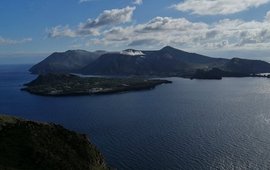 Die Insel Vulcano, aufgenommen vom INGV-Observatorium in Lipari.