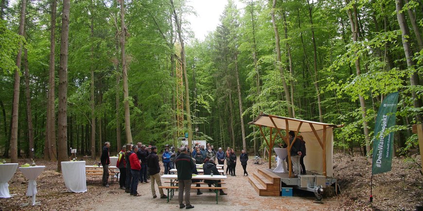 A small wooden stage and tables were set up in the forest near Demmin. There are project responsible persons and politicians to be seen