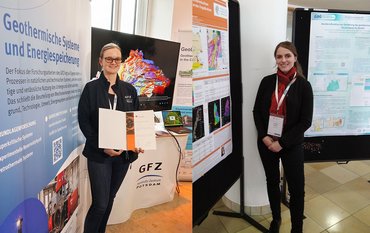 The two prizewinners in front of their scientific posters: Lena Muhl on the left, Leandra Weydt on the right.